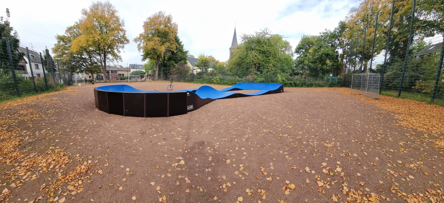 Pumptrack auf dem Bolzplatz