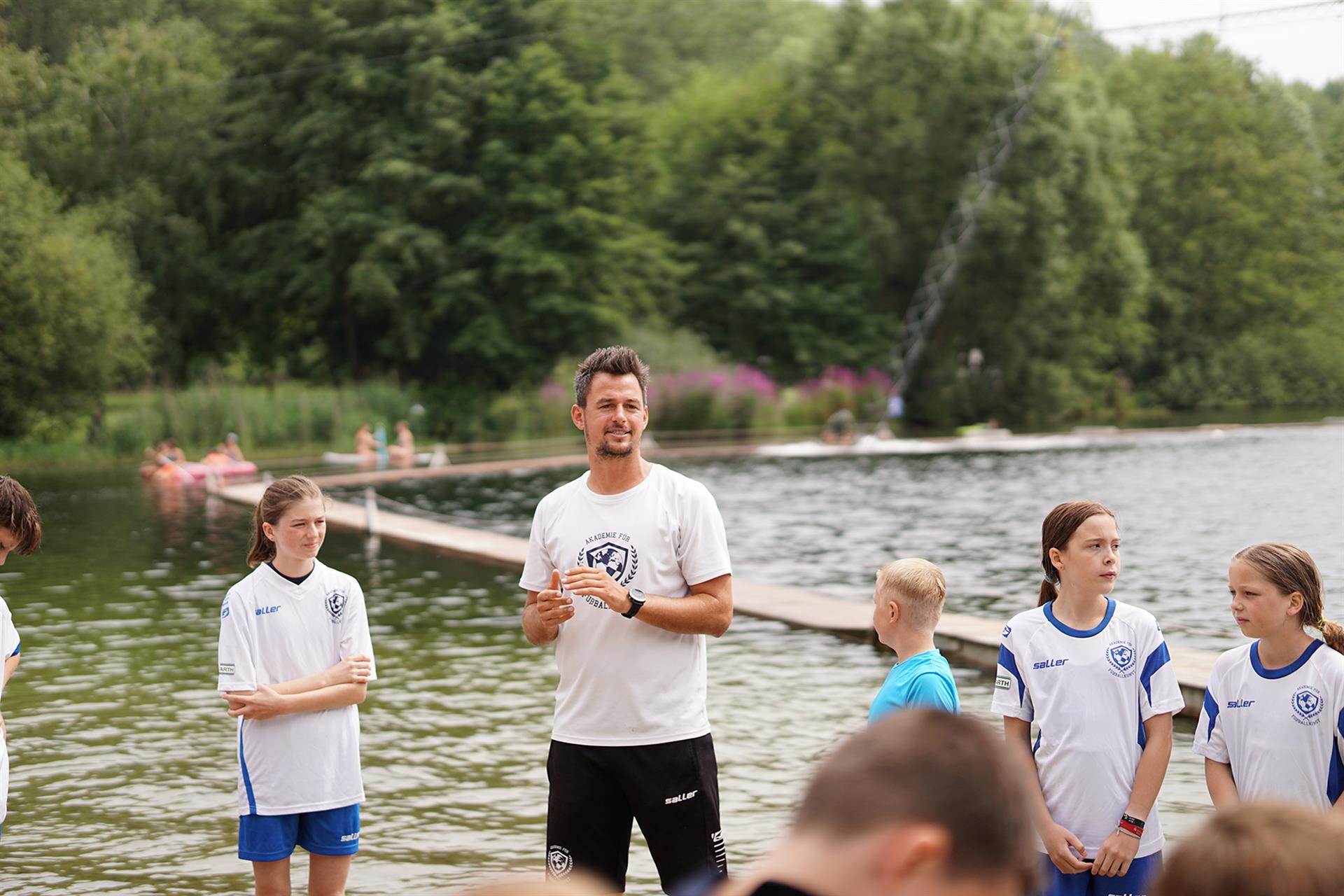 Teilnehmende Akademie für Fußballkunst am Bleibtreusee