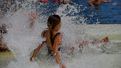 Sportbad, Freibad und Saunawelt Karlsbad (c) jmw-film.de