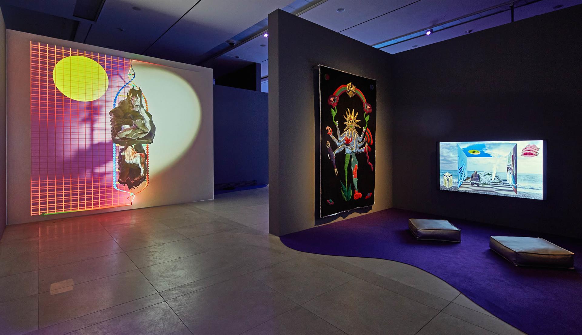 Kévin Bray BullBear Dynamics, 2025, und Angelo Pleassas, Meditation of All Beings, 2022, und The Quilt of Alle Beings, 2022, © Kévin Bray und Angelo Pleassas, Foto: Jürgen Vogel / LVR