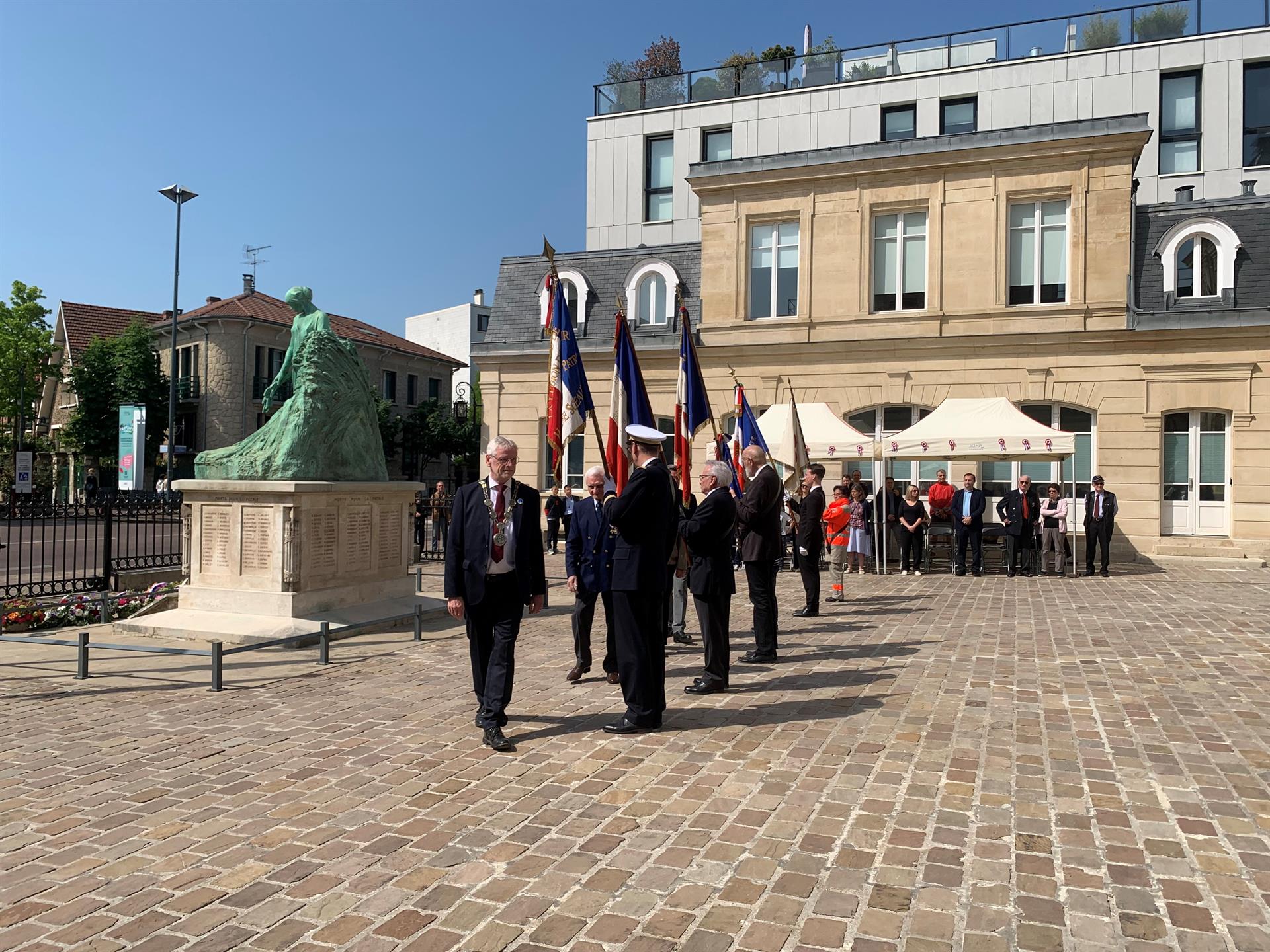 Bürgermeister Dieter Freytag am Tag des Sieges in Sceaux (c) Stadt Sceaux