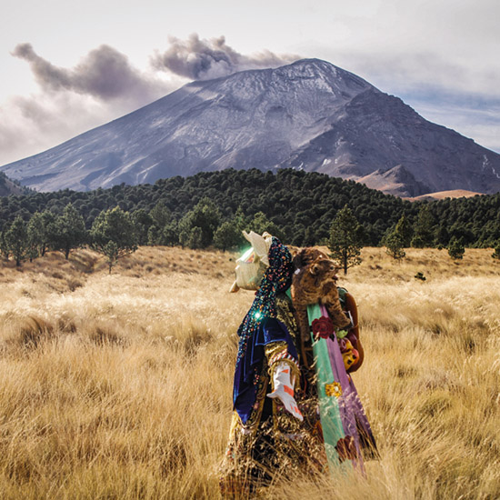 Fotoausschnitt Federico Cuatlacuatl, Xochipitzahuatl-Nova, 2024, 3-Kanal-Videoinstallation (Still), Foto: © David Morales